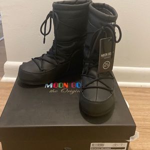 Brand New WP Moon Boots (NWT) - Mid Snow Boots